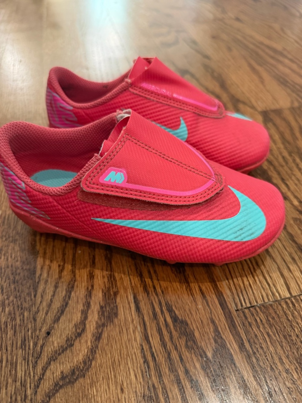 10C Toddler Nike cleats in perfect condition!